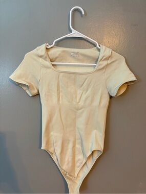 OQQ Cream Square-Neck Short Sleeve Bodysuit